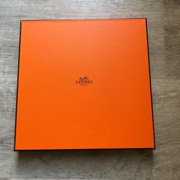 Authentic Hermes silk scarf 90cm - Picture 6 of 7